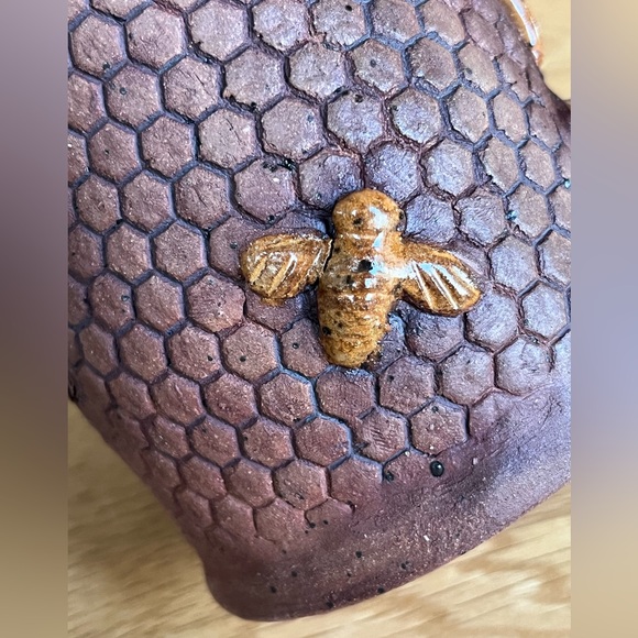 NEW Honeycomb Pottery Bee Mug Handcrafted Artisan Signed Honey Hand Built Art 5" - Picture 5 of 8